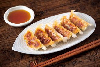 餃子につけるお醬油も、半分はお酢にしてみて