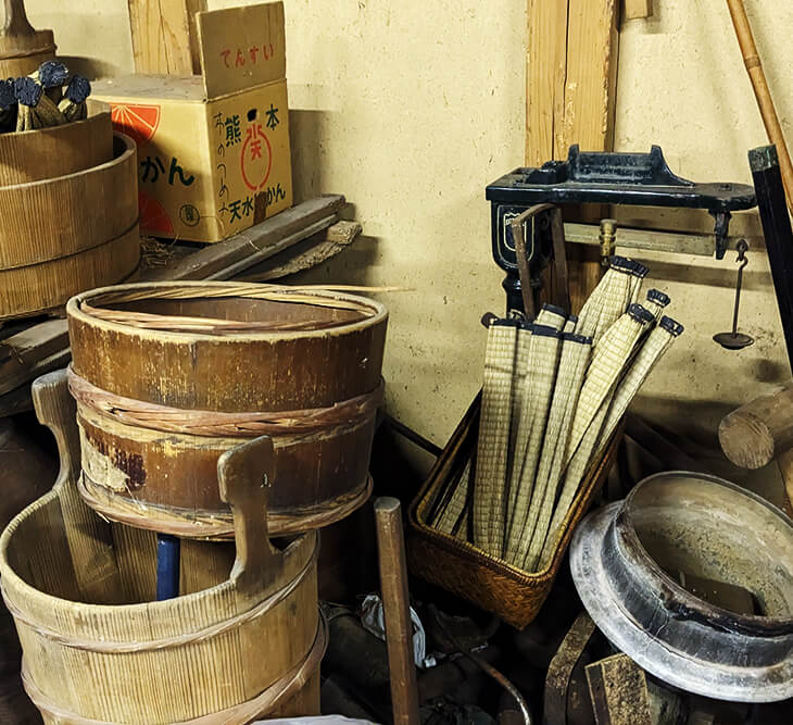いろいろな酢造りの古道具たち
