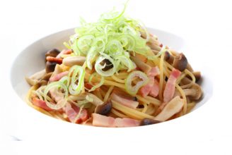 ニンジャソースでつくるベーコンとしめじの和風パスタ