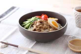 ニンジャソースでつくる鯖そぼろのまぜうどん
