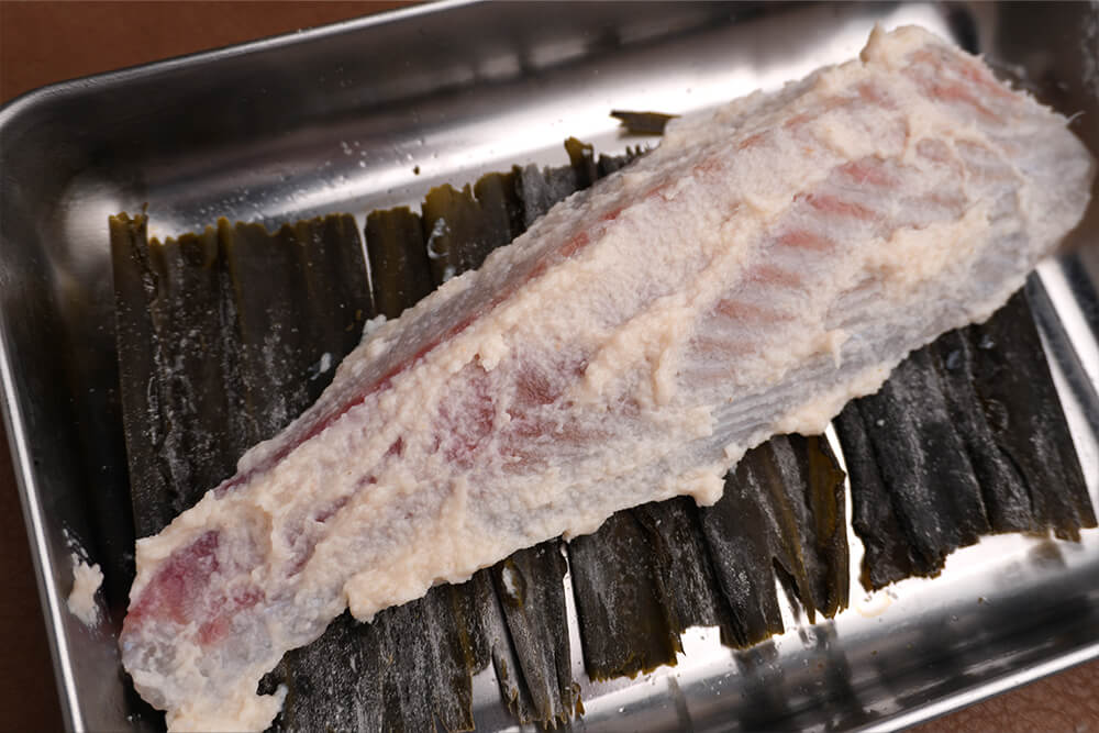 酢の粕で魚の酢〆め