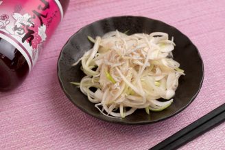 新玉ねぎとしらすのさくら酢和え