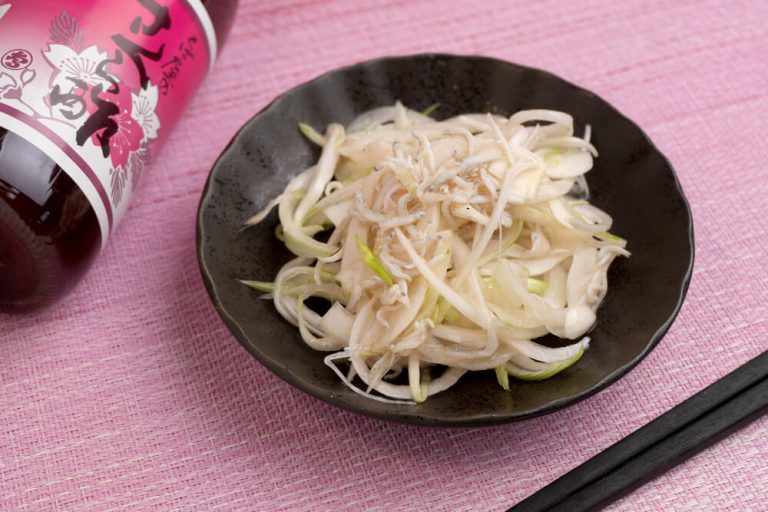 新玉ねぎとしらすのさくら酢和え